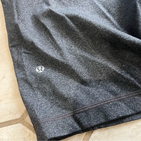 Mens Lululemon Shorts, size Large - Picture 3 of 6